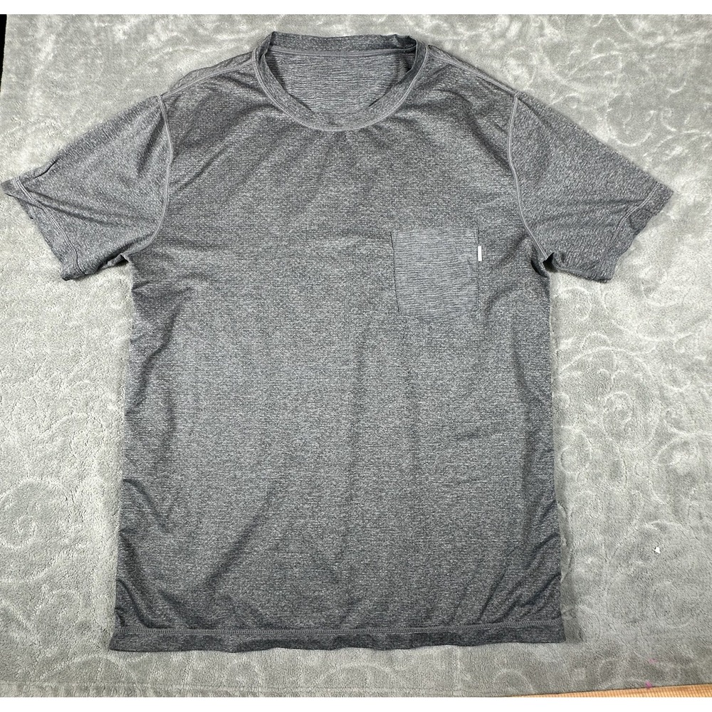 Vuori T Shirt Mens Medium Gray Tradewind Performance Short Sleeve Pocket Wicking